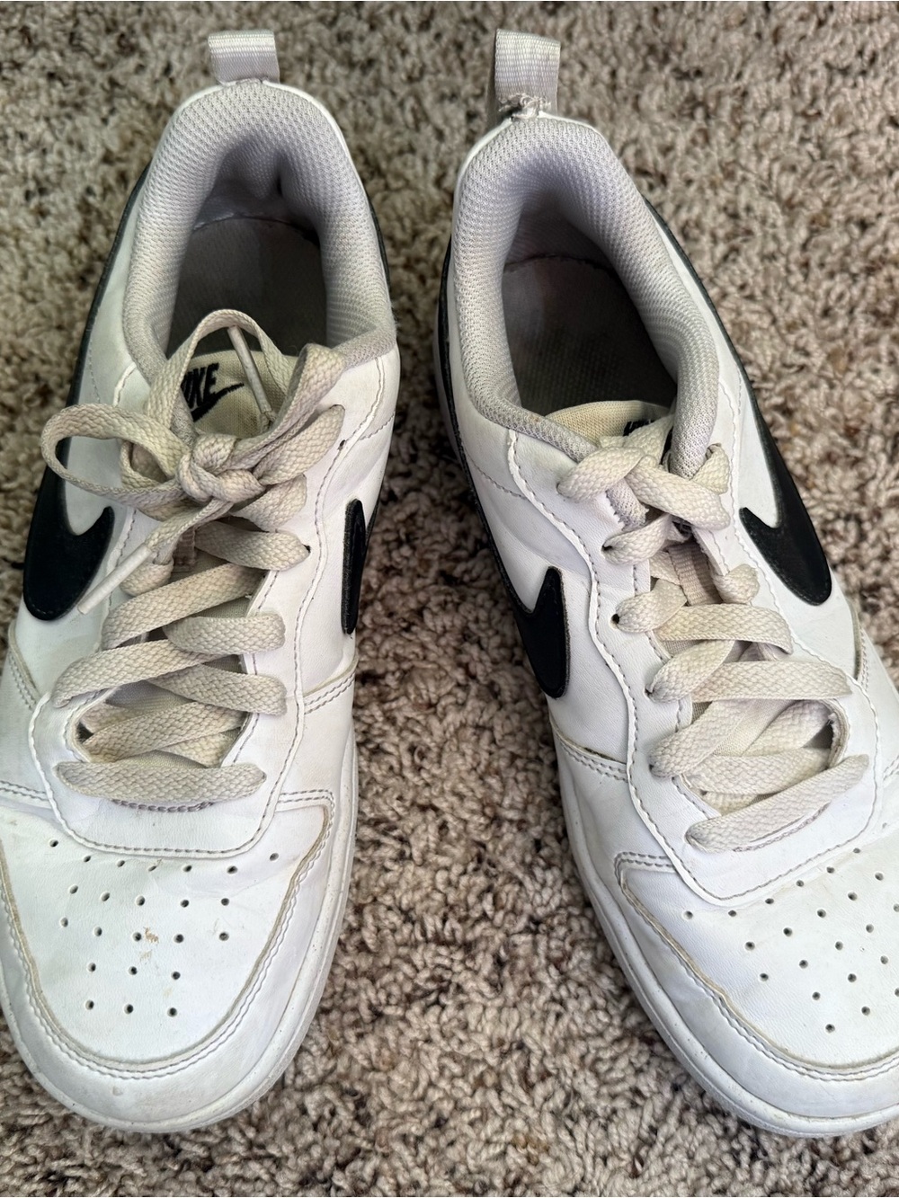 Nike Boys sz 4.5